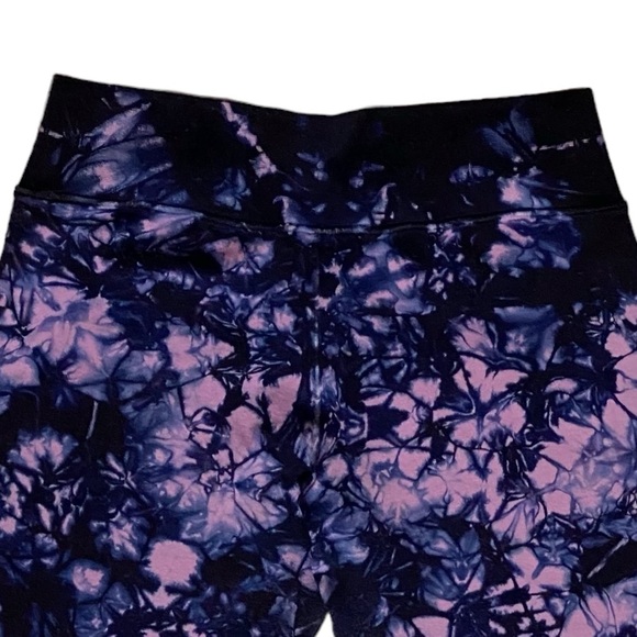 NUX Active Med Hand Dyed V Crop Leggings "Utopia" - Picture 4 of 5